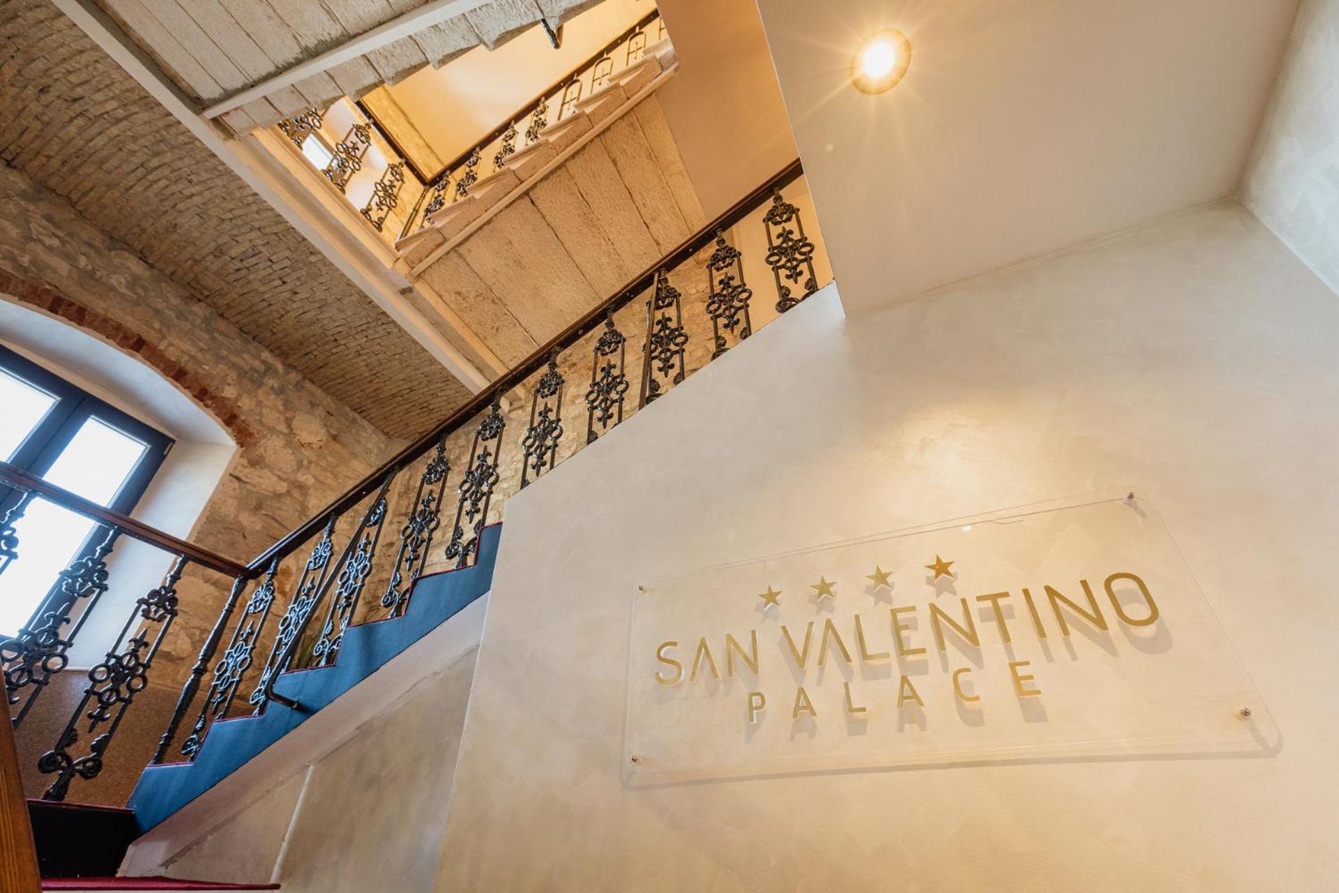 San Valentino Palace, Center