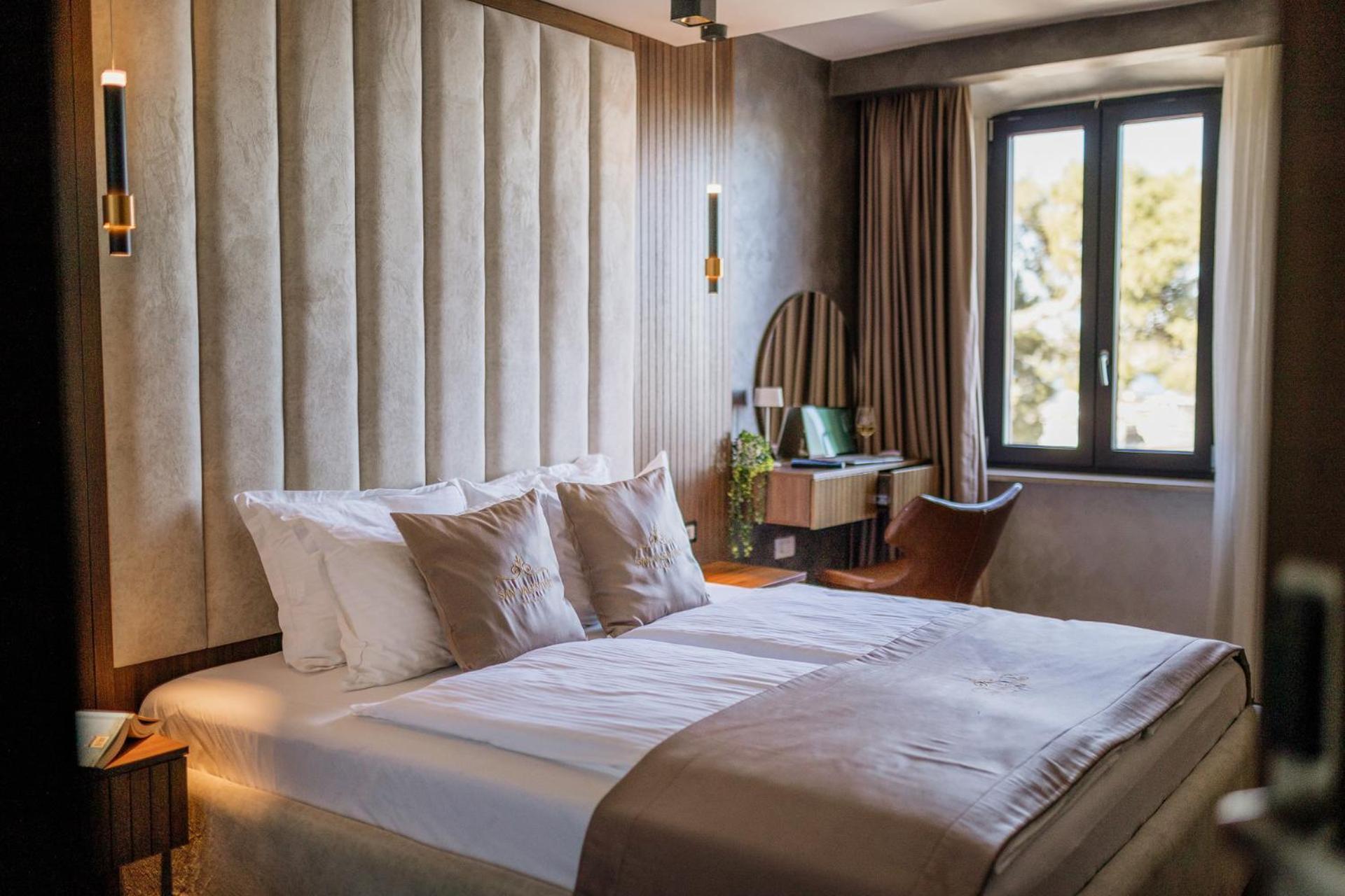 San Valentino Palace, Center Hotel 4*
